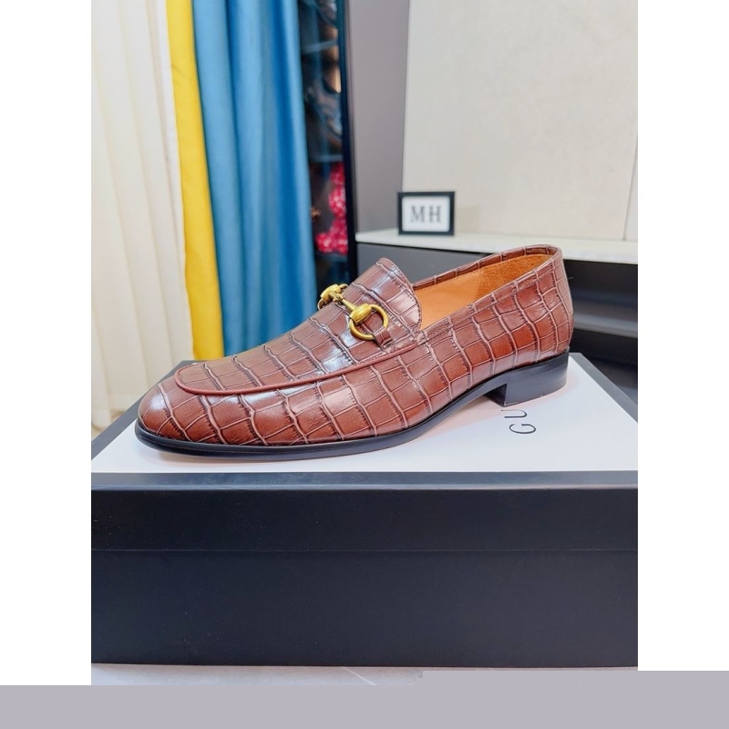 G*u*i leather shoes